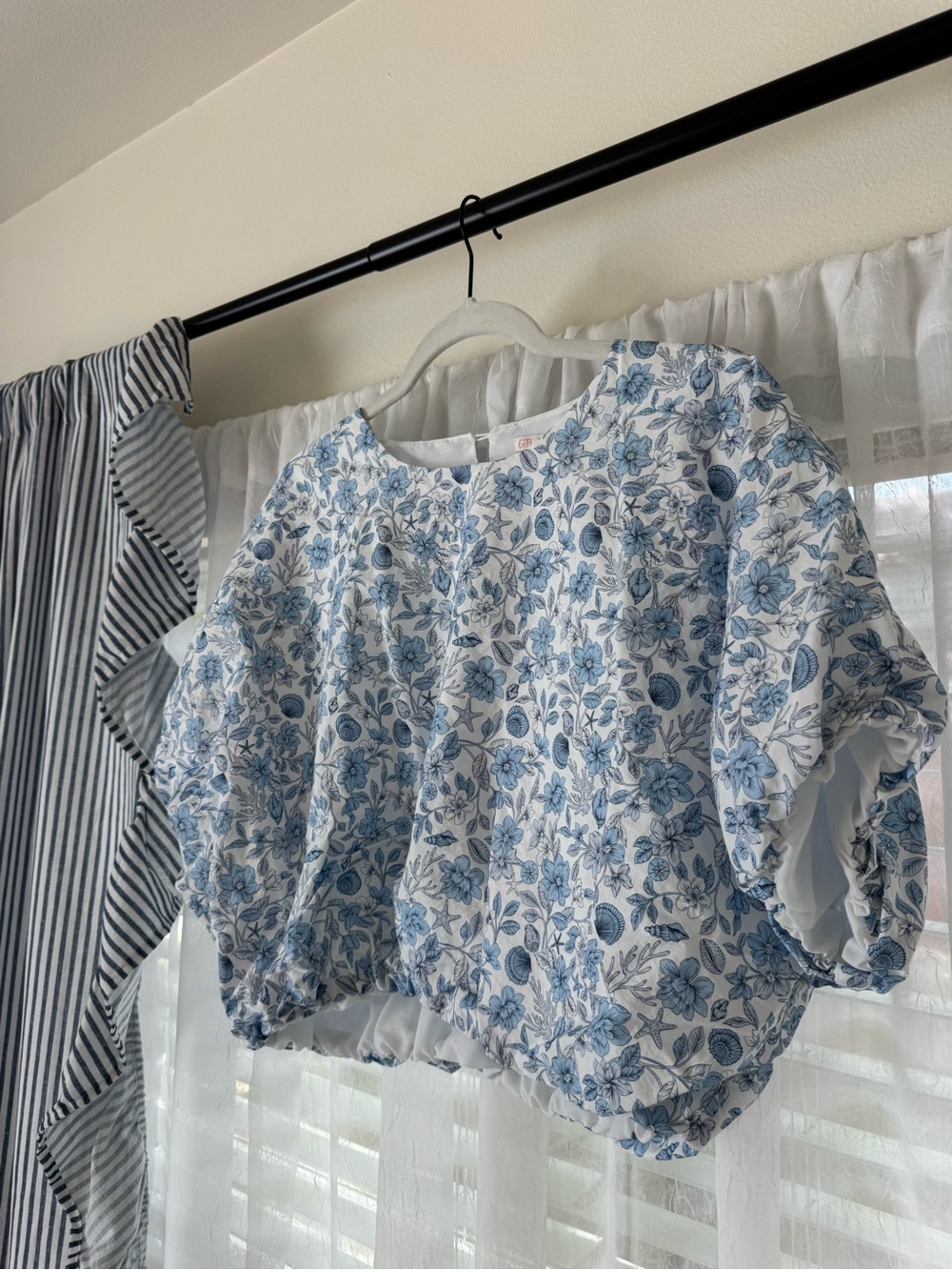Floral Puff-Sleeve Cotton Blouse in Light Blue